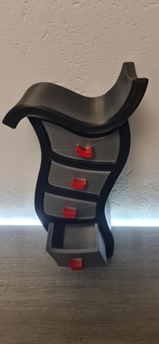 Commode, meuble tordue