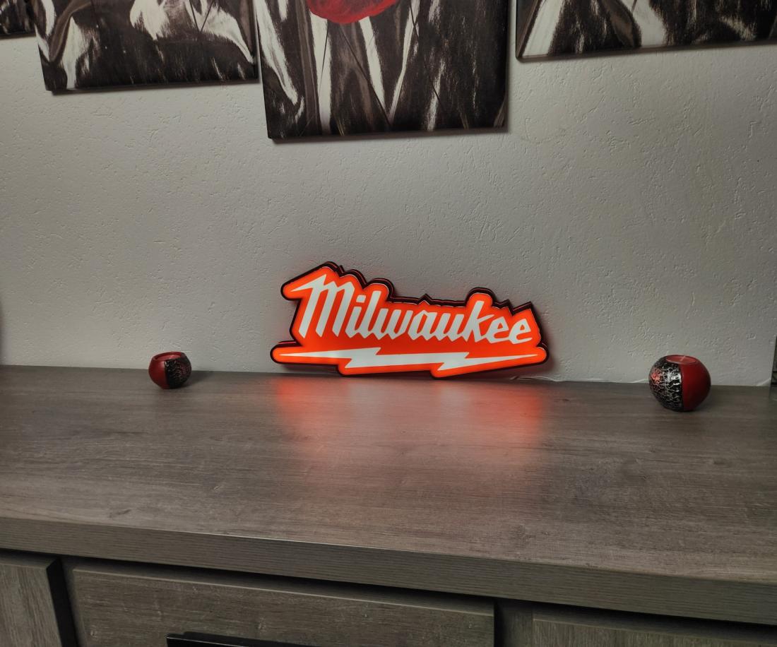 Logo Milwaukee