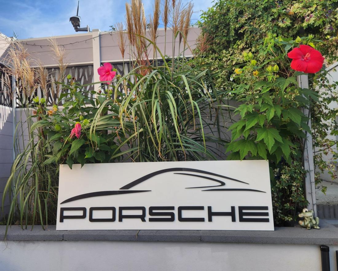 Wall Art Logo Porsche sur panneau blanc